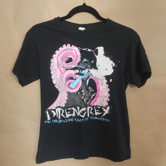 dir en grey t shirt